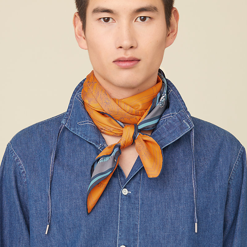 Karen Tual La Fete Dans La Cour リトグラフ At the heart of Life … Hermes Carre – The World of Hermes